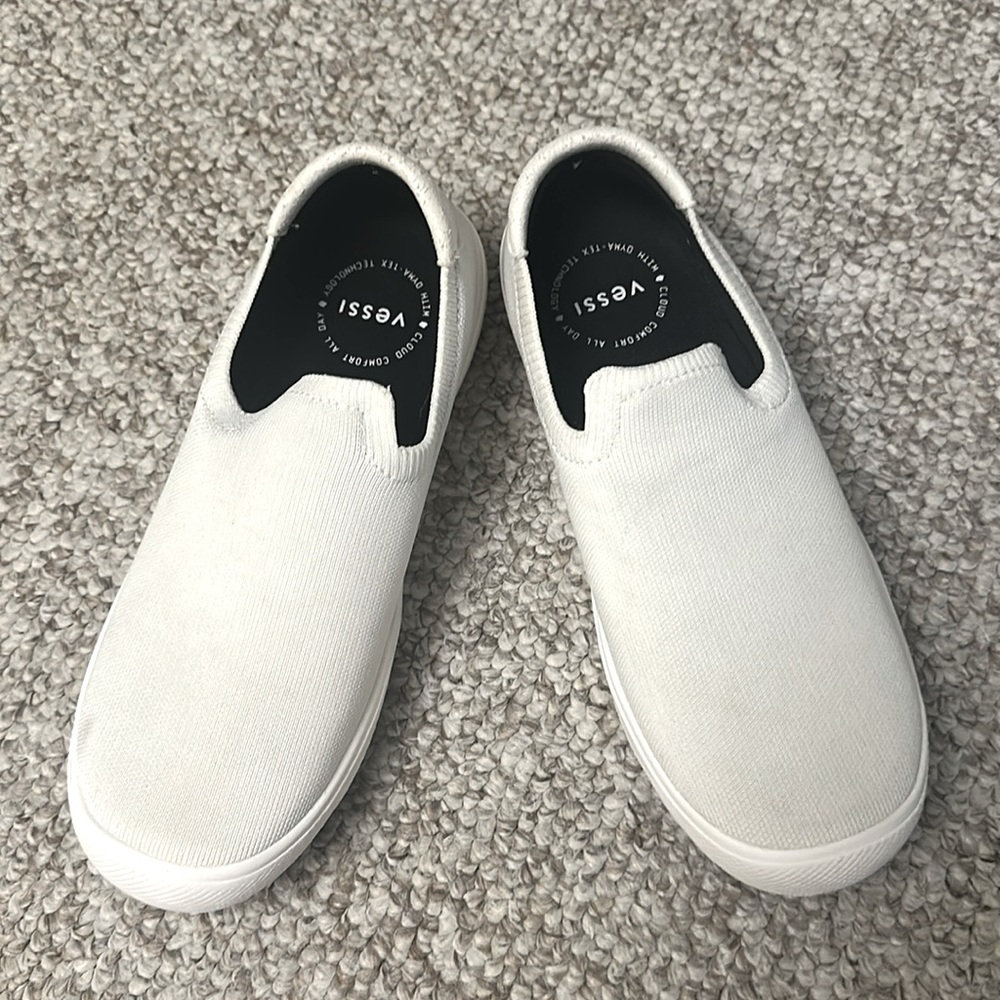VESSI Vessie BOARDWALK SLIP-ON SNEAKER.  Worn for one week.  Size m8